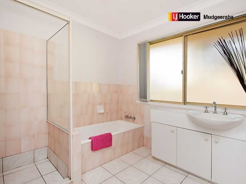27/469 Pine Ridge Road, Runaway Bay QLD 4216
