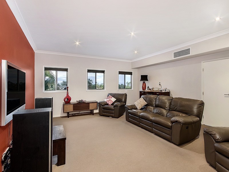 15 Barton Street, Reedy Creek QLD 4227