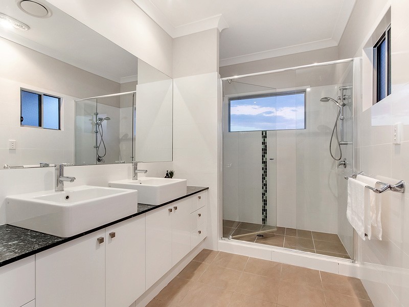 15 Barton Street, Reedy Creek QLD 4227