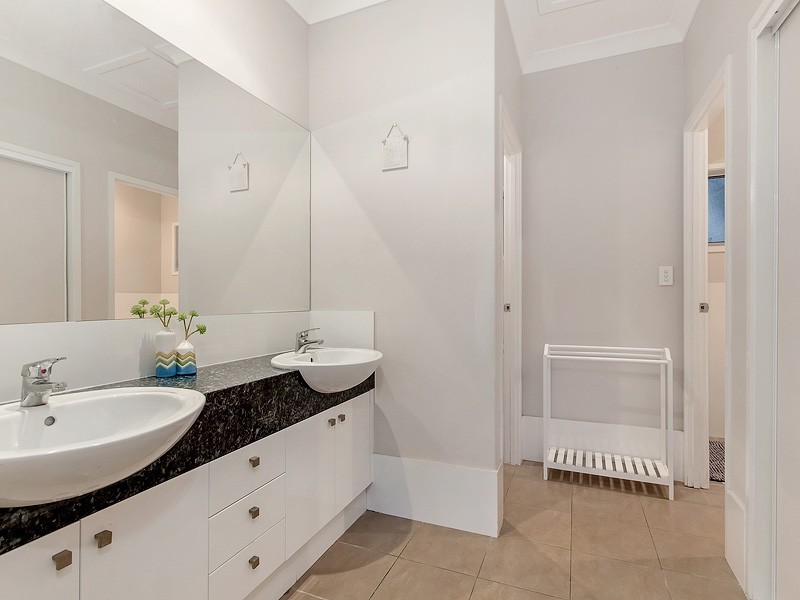 15 Barton Street, Reedy Creek QLD 4227