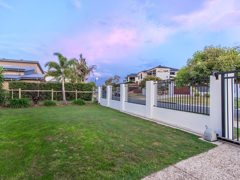 15 Barton Street, Reedy Creek QLD 4227