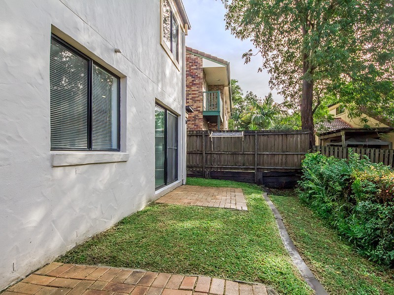 3/127 Eugaree Street, Southport QLD 4215