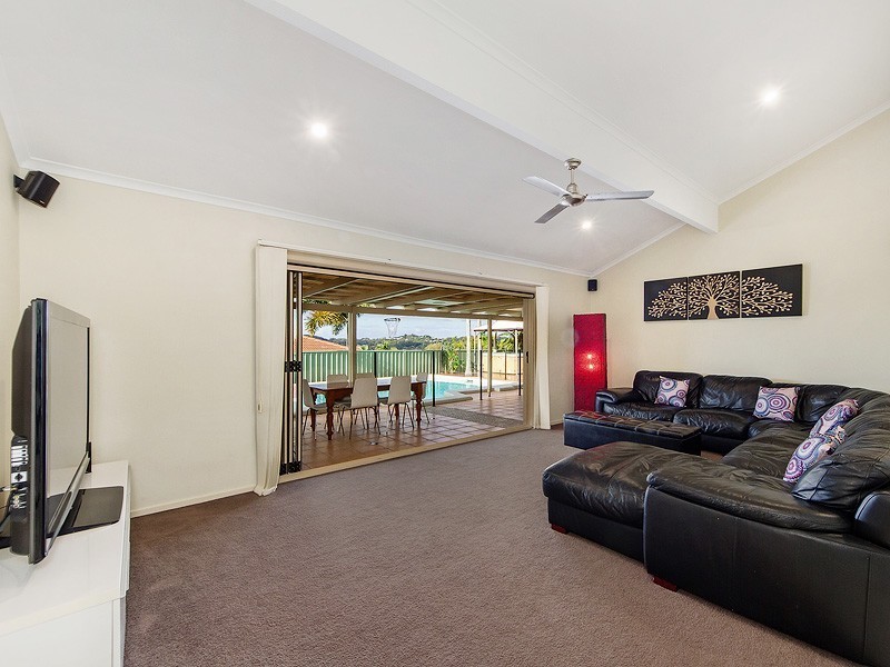 26 Swanbourne Way, Elanora QLD 4221