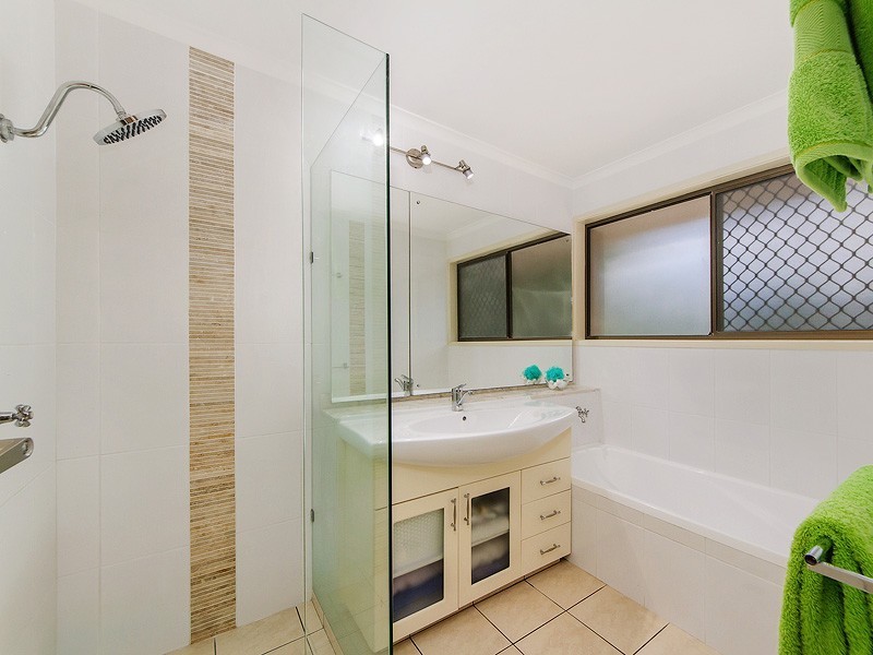 26 Swanbourne Way, Elanora QLD 4221