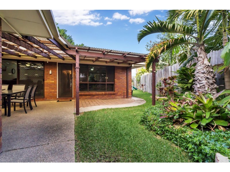 2/7 Flora Close, Burleigh Waters QLD 4220