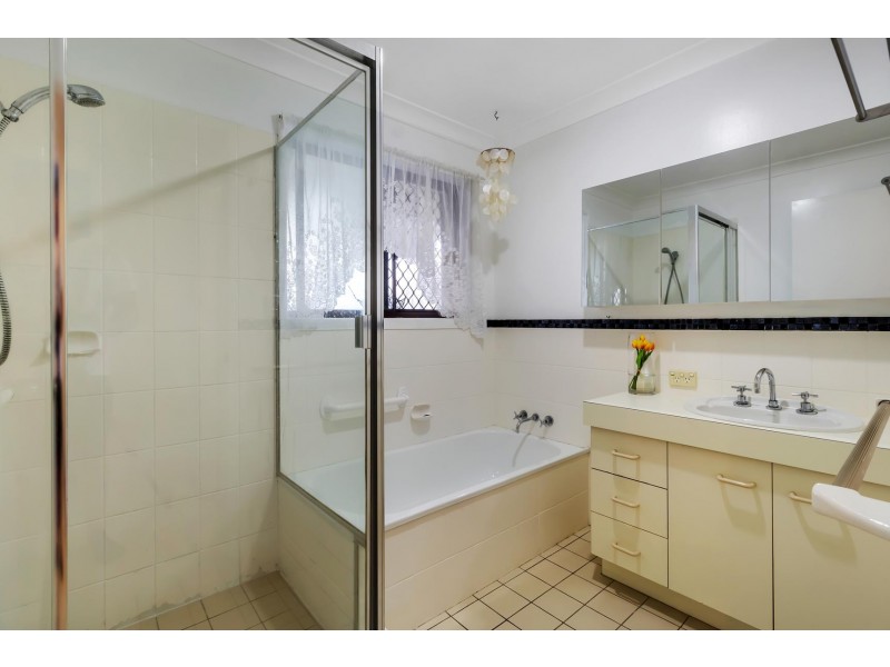 2/7 Flora Close, Burleigh Waters QLD 4220