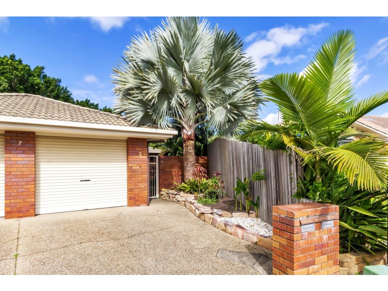 2/7 Flora Close, Burleigh Waters QLD 4220