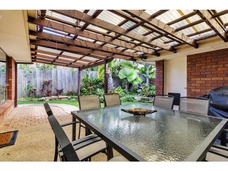 2/7 Flora Close, Burleigh Waters QLD 4220