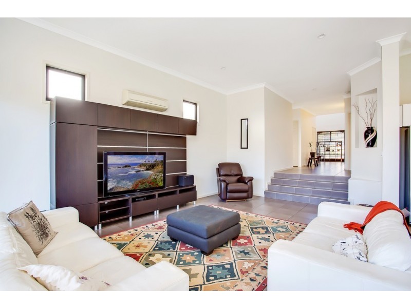 63 Azzurra Drive, Varsity Lakes QLD 4227