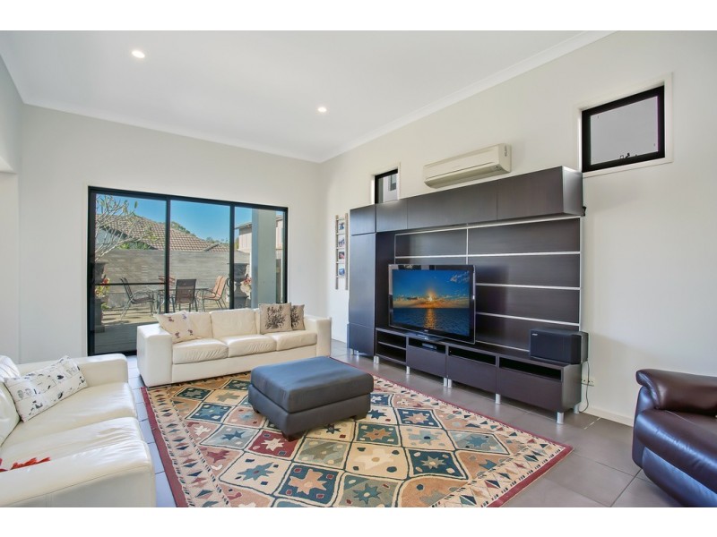 63 Azzurra Drive, Varsity Lakes QLD 4227