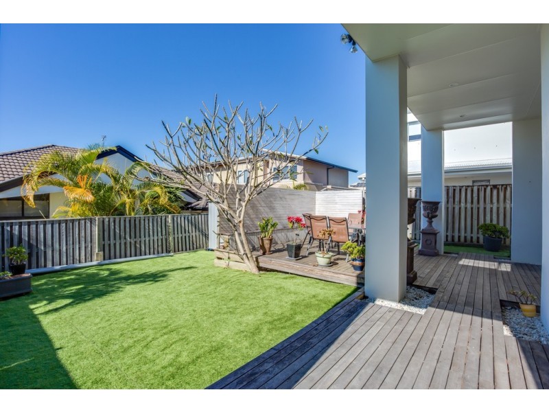 63 Azzurra Drive, Varsity Lakes QLD 4227