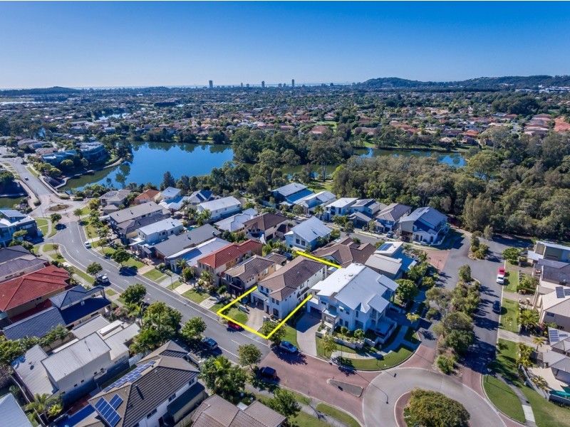 63 Azzurra Drive, Varsity Lakes QLD 4227