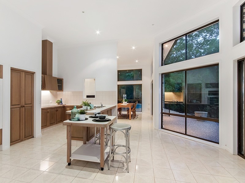 6 Akama Court, Mudgeeraba QLD 4213