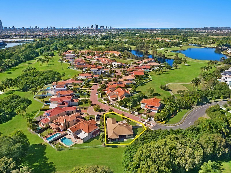 2 Meadowlake Drive, Carrara QLD 4211