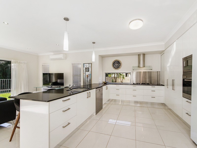 2 Meadowlake Drive, Carrara QLD 4211