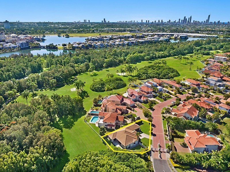 2 Meadowlake Drive, Carrara QLD 4211