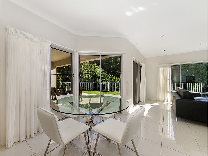 2 Meadowlake Drive, Carrara QLD 4211