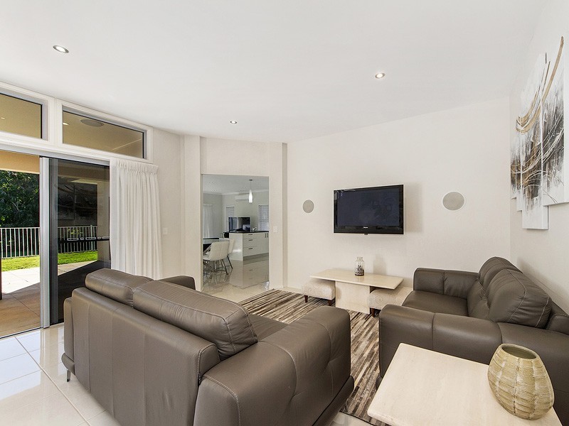 2 Meadowlake Drive, Carrara QLD 4211