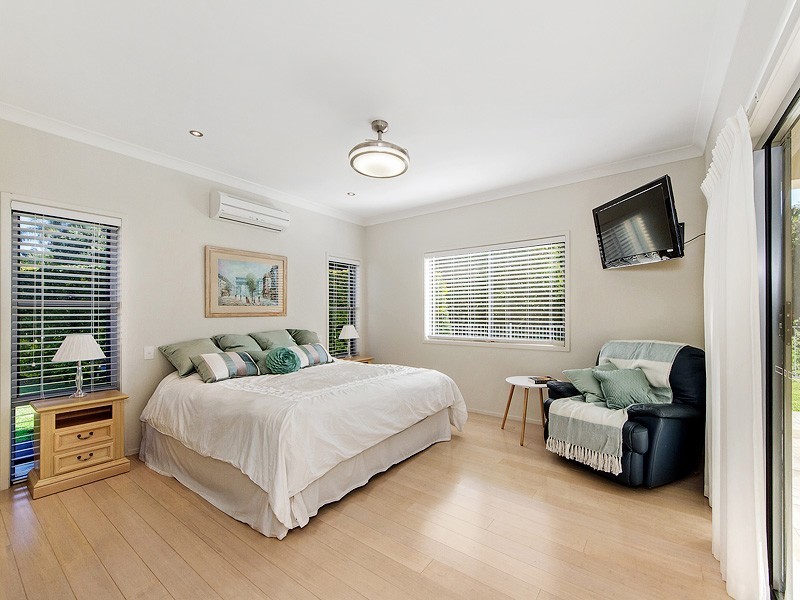 2 Meadowlake Drive, Carrara QLD 4211