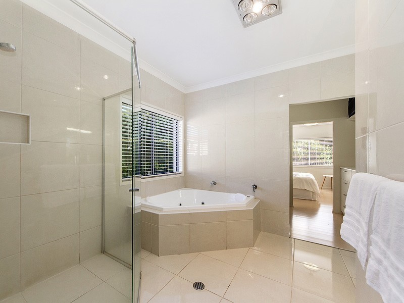 2 Meadowlake Drive, Carrara QLD 4211