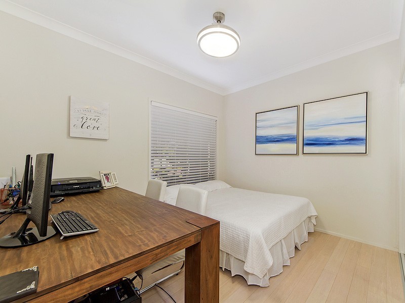2 Meadowlake Drive, Carrara QLD 4211
