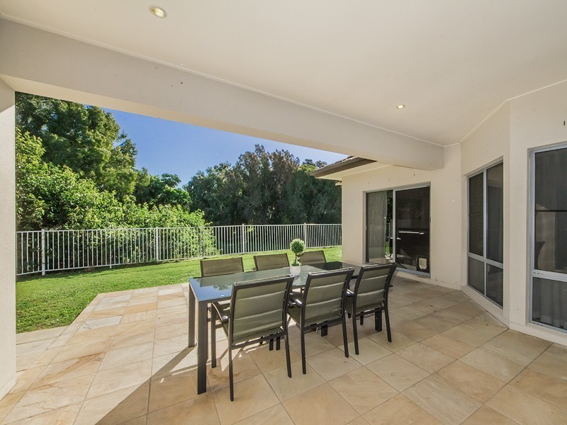 2 Meadowlake Drive, Carrara QLD 4211
