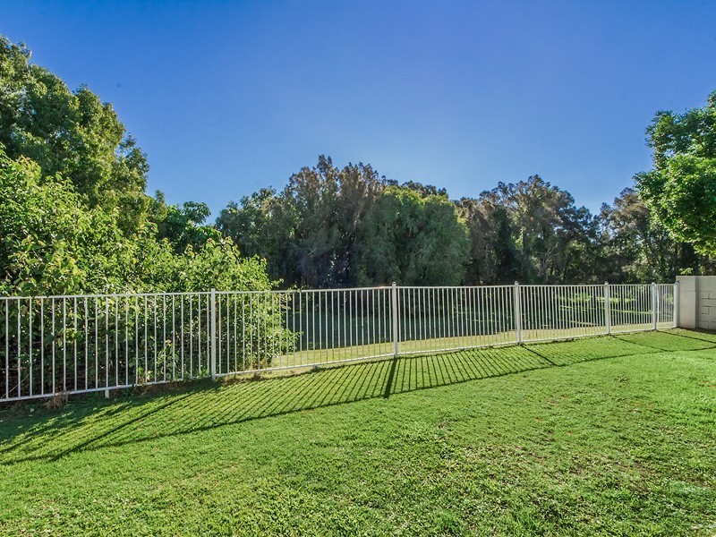 2 Meadowlake Drive, Carrara QLD 4211