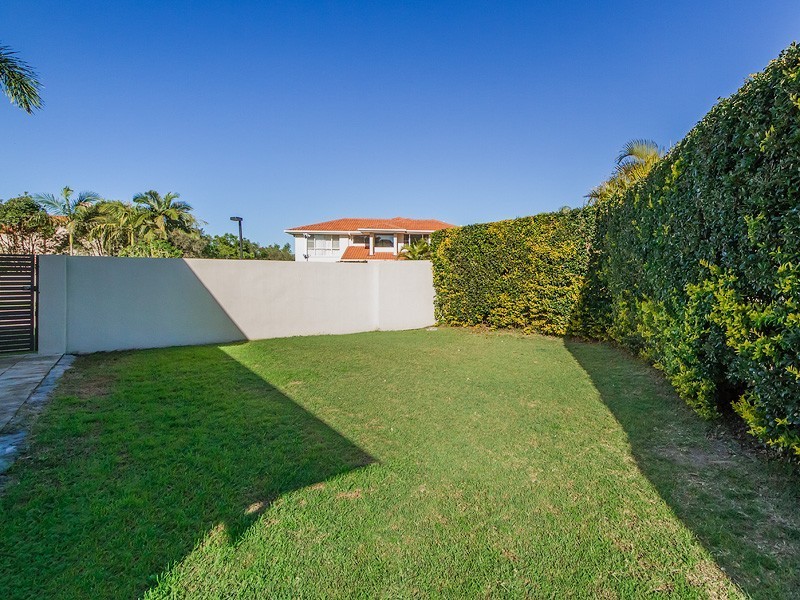 2 Meadowlake Drive, Carrara QLD 4211