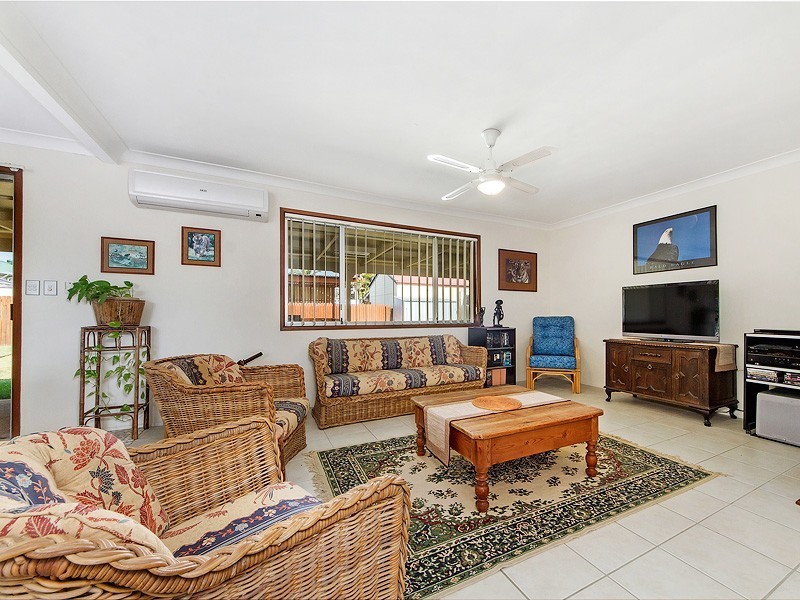 2 Illaroo Street, Palm Beach QLD 4221