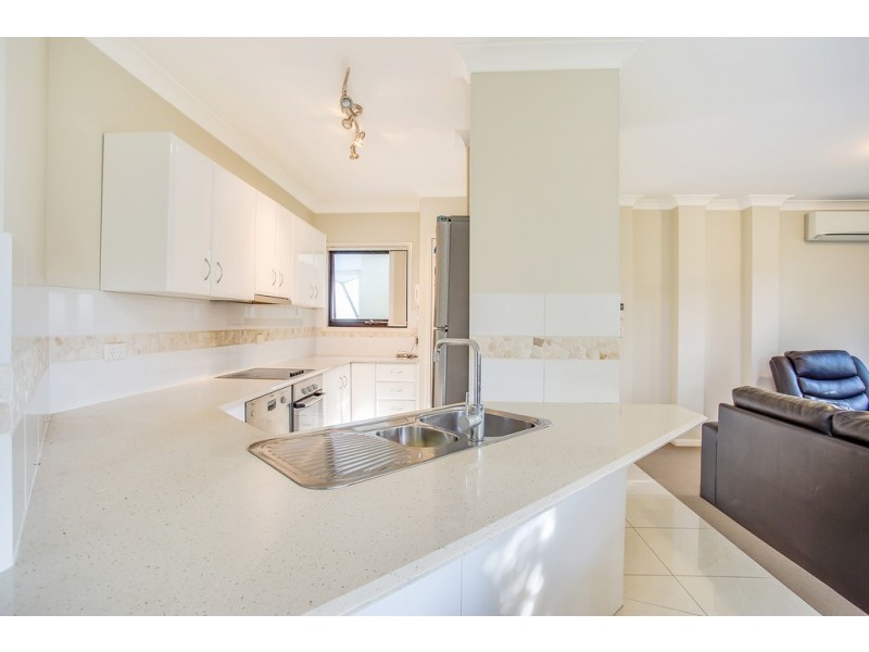 2/119 Minnie Street, Southport QLD 4215