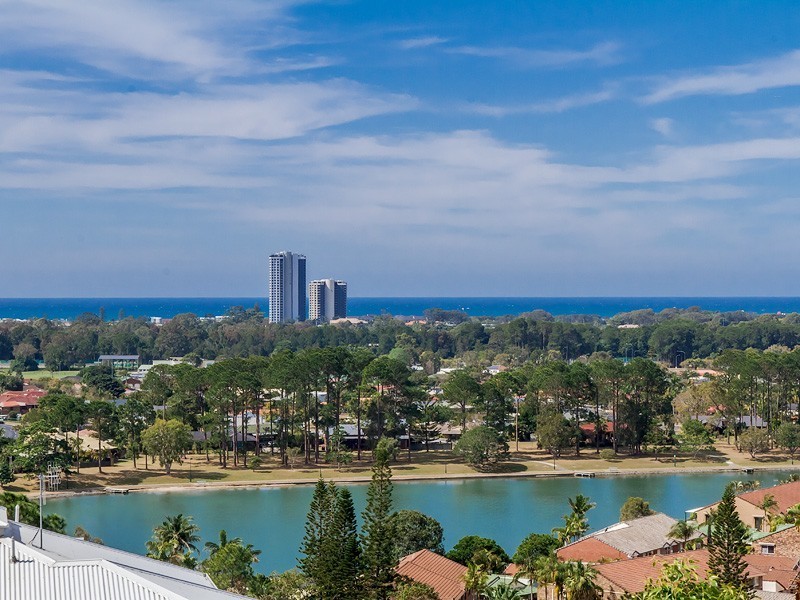 18 Swanbourne Way, Elanora QLD 4221