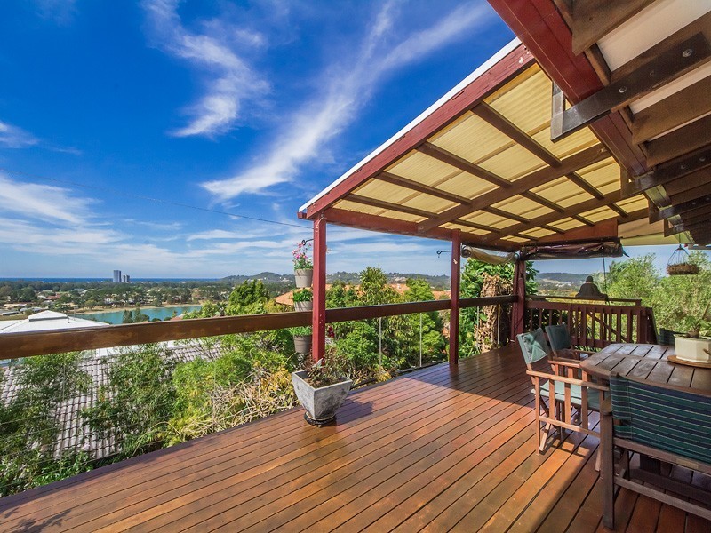 18 Swanbourne Way, Elanora QLD 4221