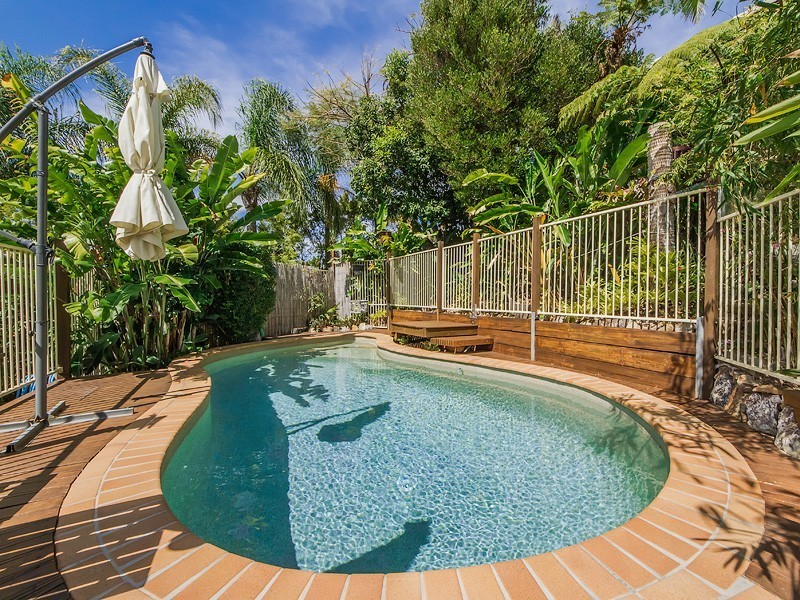 18 Swanbourne Way, Elanora QLD 4221