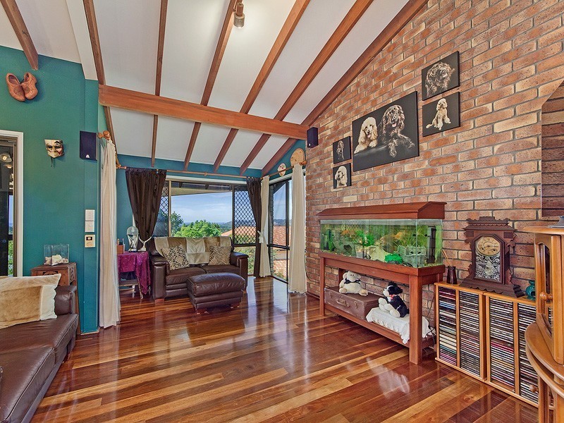 18 Swanbourne Way, Elanora QLD 4221