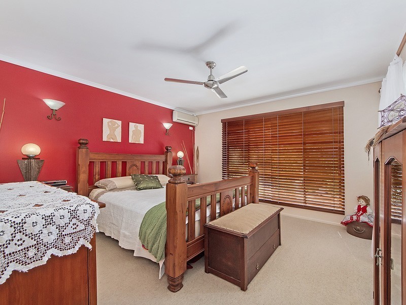 18 Swanbourne Way, Elanora QLD 4221