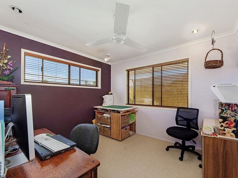 18 Swanbourne Way, Elanora QLD 4221