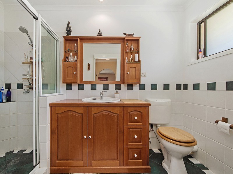 18 Swanbourne Way, Elanora QLD 4221