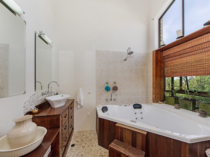 18 Swanbourne Way, Elanora QLD 4221