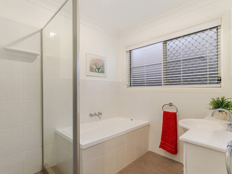 12 Frog Rock Crescent, Reedy Creek QLD 4227