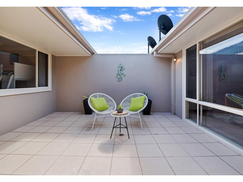 8B Leopardwood Circuit, Robina QLD 4226