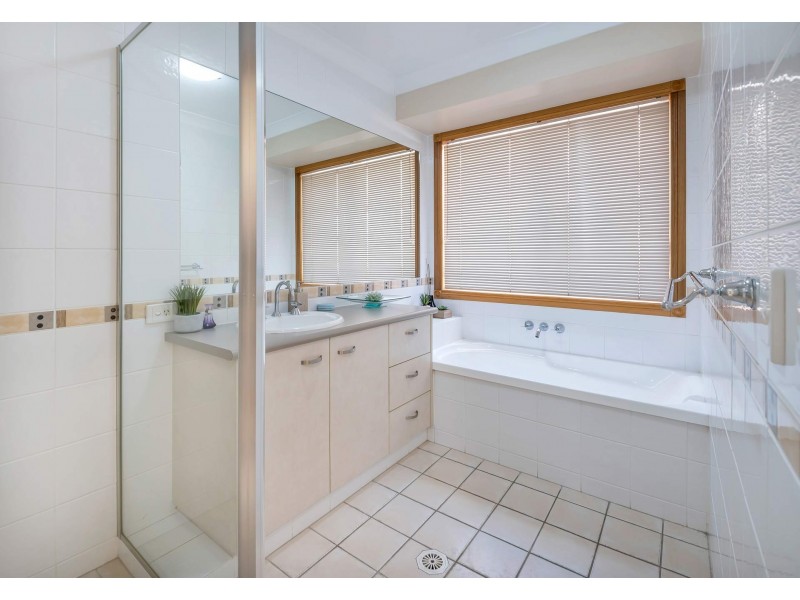 8B Leopardwood Circuit, Robina QLD 4226