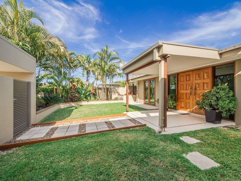 13 Boongala Road, Broadbeach Waters QLD 4218