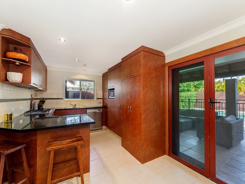 13 Boongala Road, Broadbeach Waters QLD 4218