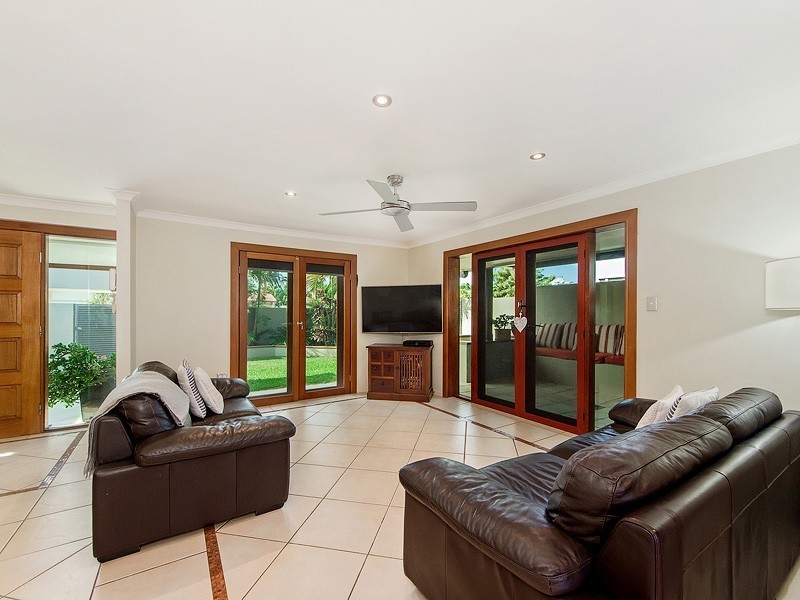 13 Boongala Road, Broadbeach Waters QLD 4218