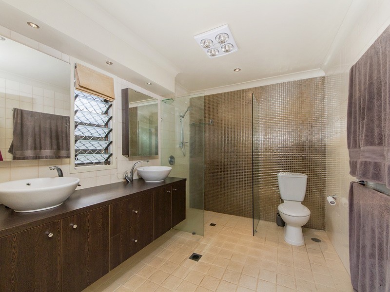 13 Boongala Road, Broadbeach Waters QLD 4218