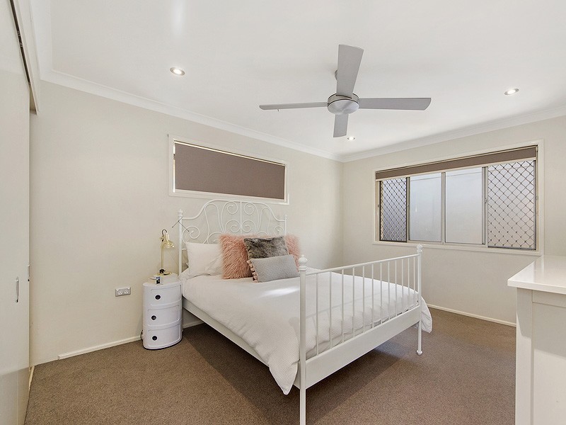13 Boongala Road, Broadbeach Waters QLD 4218