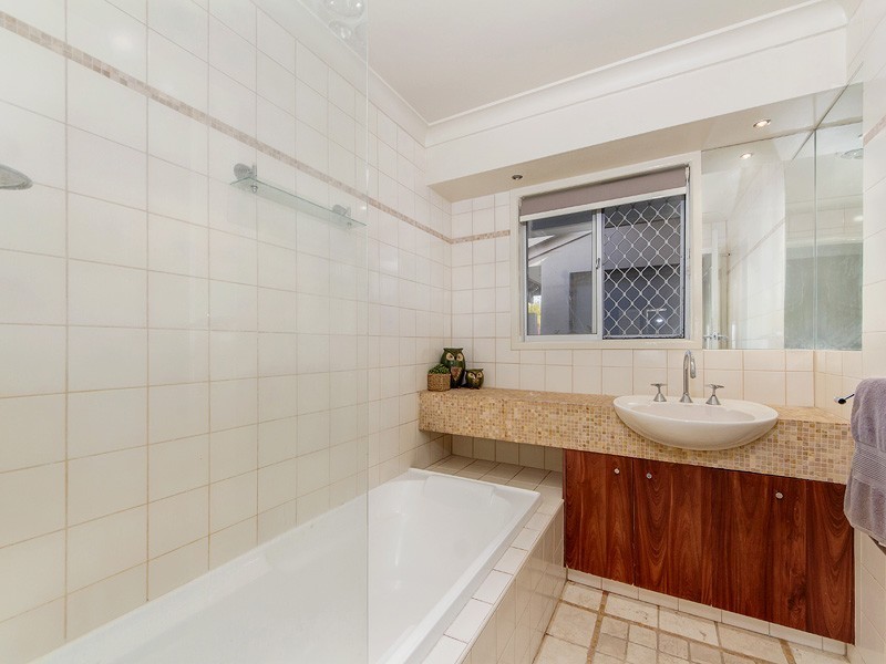 13 Boongala Road, Broadbeach Waters QLD 4218