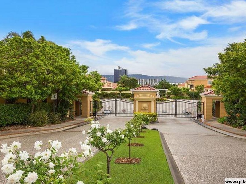 3/3 Robina Town Centre Drive, Robina QLD 4226