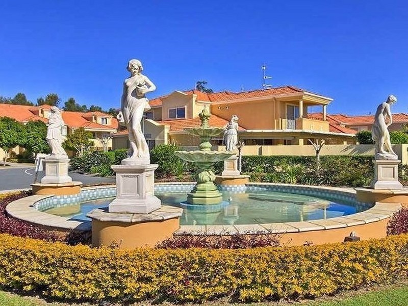 3/3 Robina Town Centre Drive, Robina QLD 4226