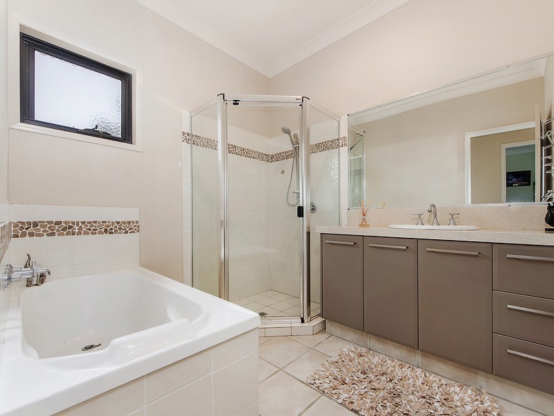 3 Morea Court, Varsity Lakes QLD 4227